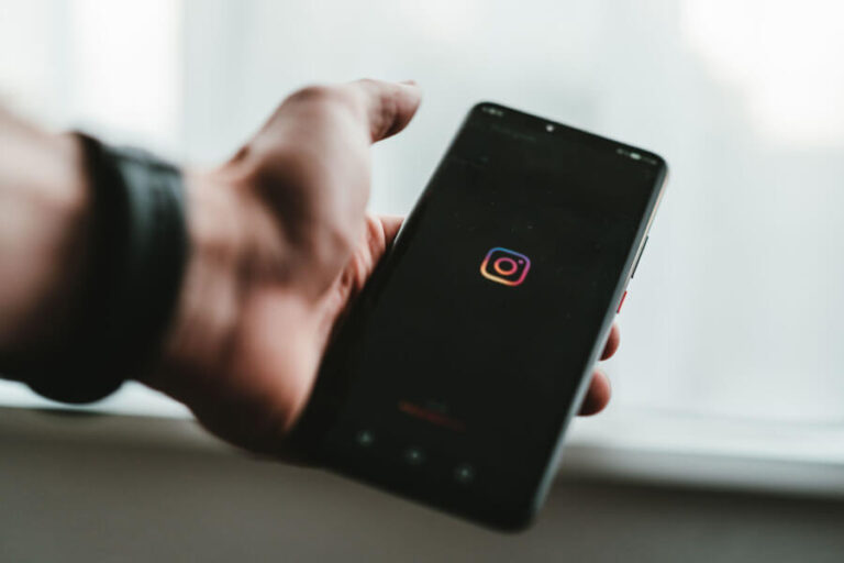 How To Link and Unlink Two Instagram Accounts